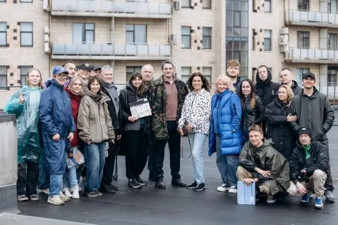 Алексей Забелин (восьмой слева) на съемках восьмого сезона сериала НТВ «Невский»