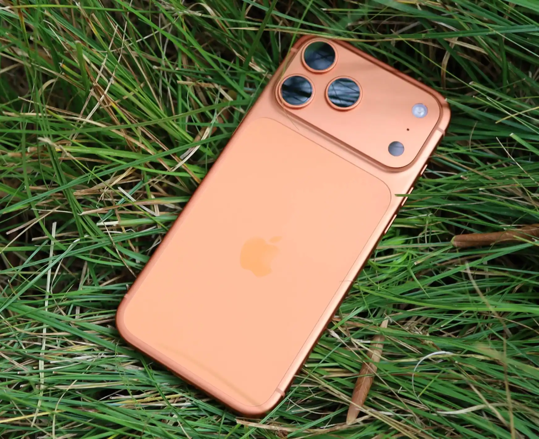 iPhone 17 Pro Max впервые стоит меньше 100 тысяч рублей. Где искать самые низкие цены?
