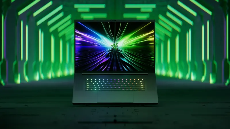 Razer Blade 18 – нереально мощный игровой ноутбук. Это ультимативная модель для гейминга, разработки и нейросетей