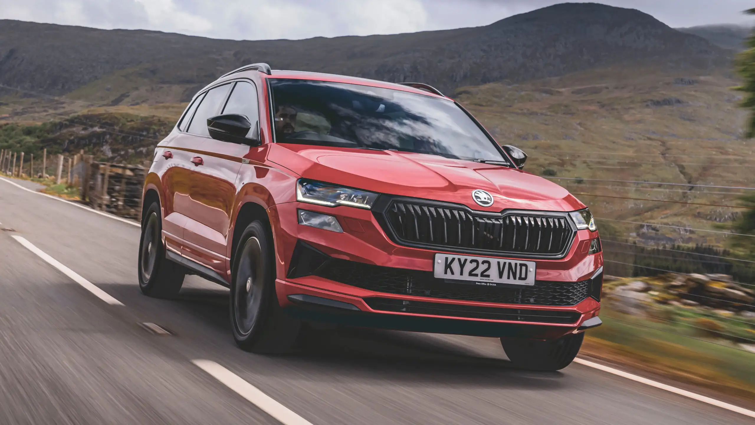 Легендарный кроссовер Skoda вернулся в Россию. Популярный Karoq вообще не подорожал