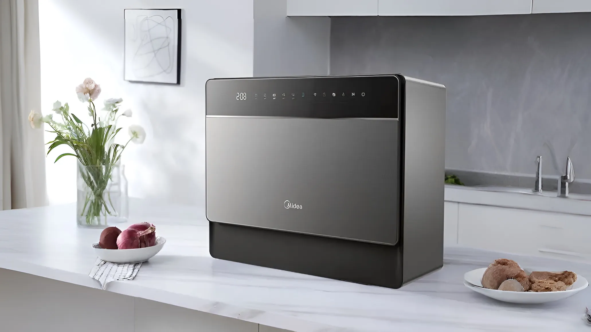 Забудьте про горы грязной посуды. Нашли 2 компактные посудомойки Midea, которые можно поставить даже на стол