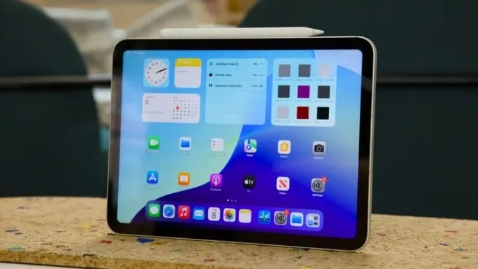iPad (2025)