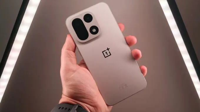 OnePlus 15 
