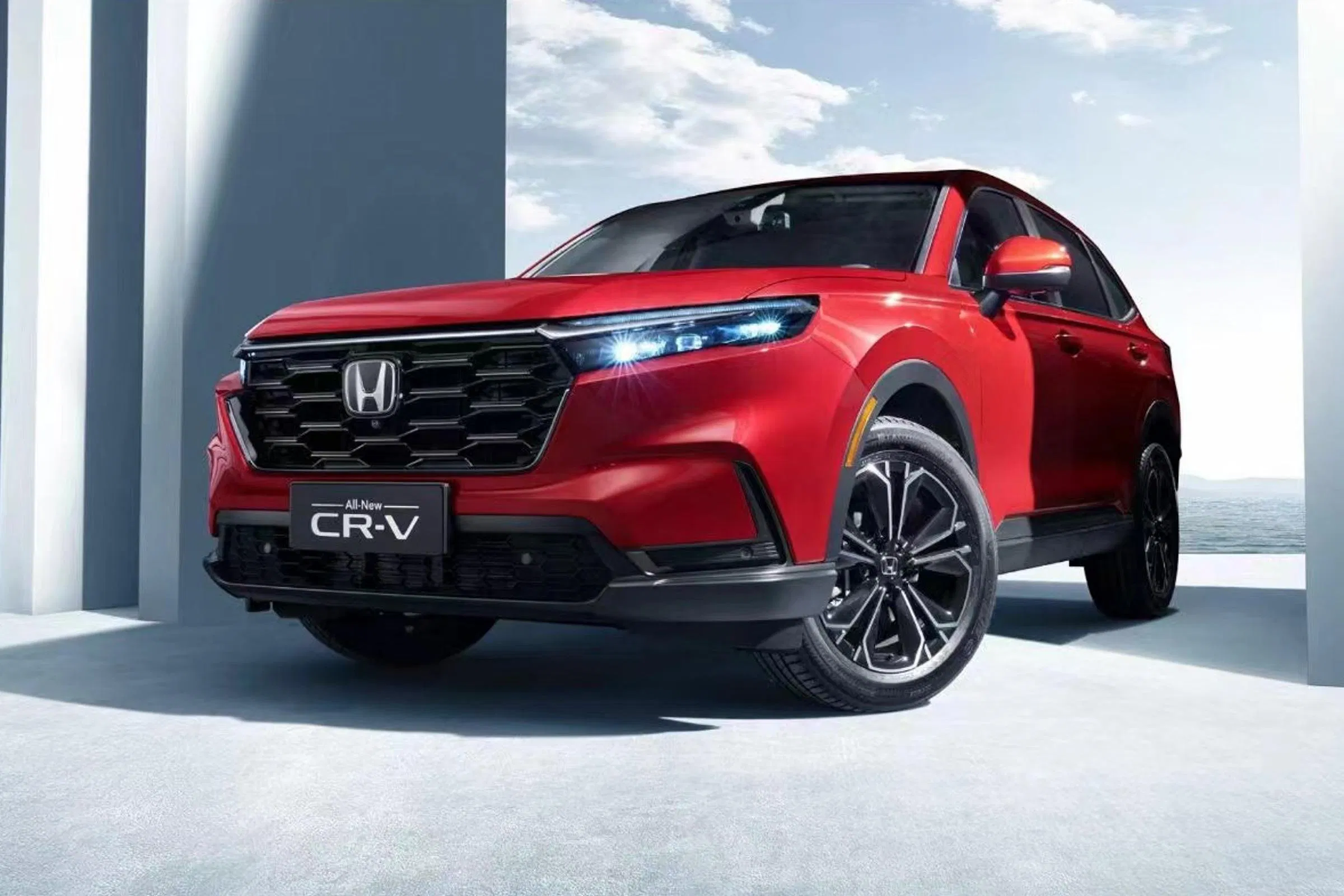 Элитный кроссовер Honda CR-V снова появился в России. Проверенный автомобиль даже дешевле китайских моделей