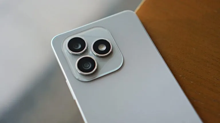 5 лучших смартфонов в пределах 20 тысяч рублей. От доступного Xiaomi Poco до стильного Honor