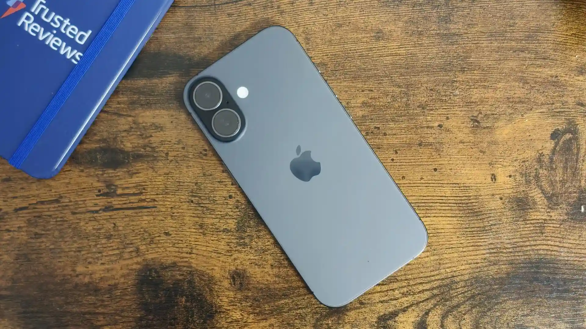Говорят, iPhone 17 сказочно подешевел. Где найти лучший смартфон Apple по самой низкой цене?