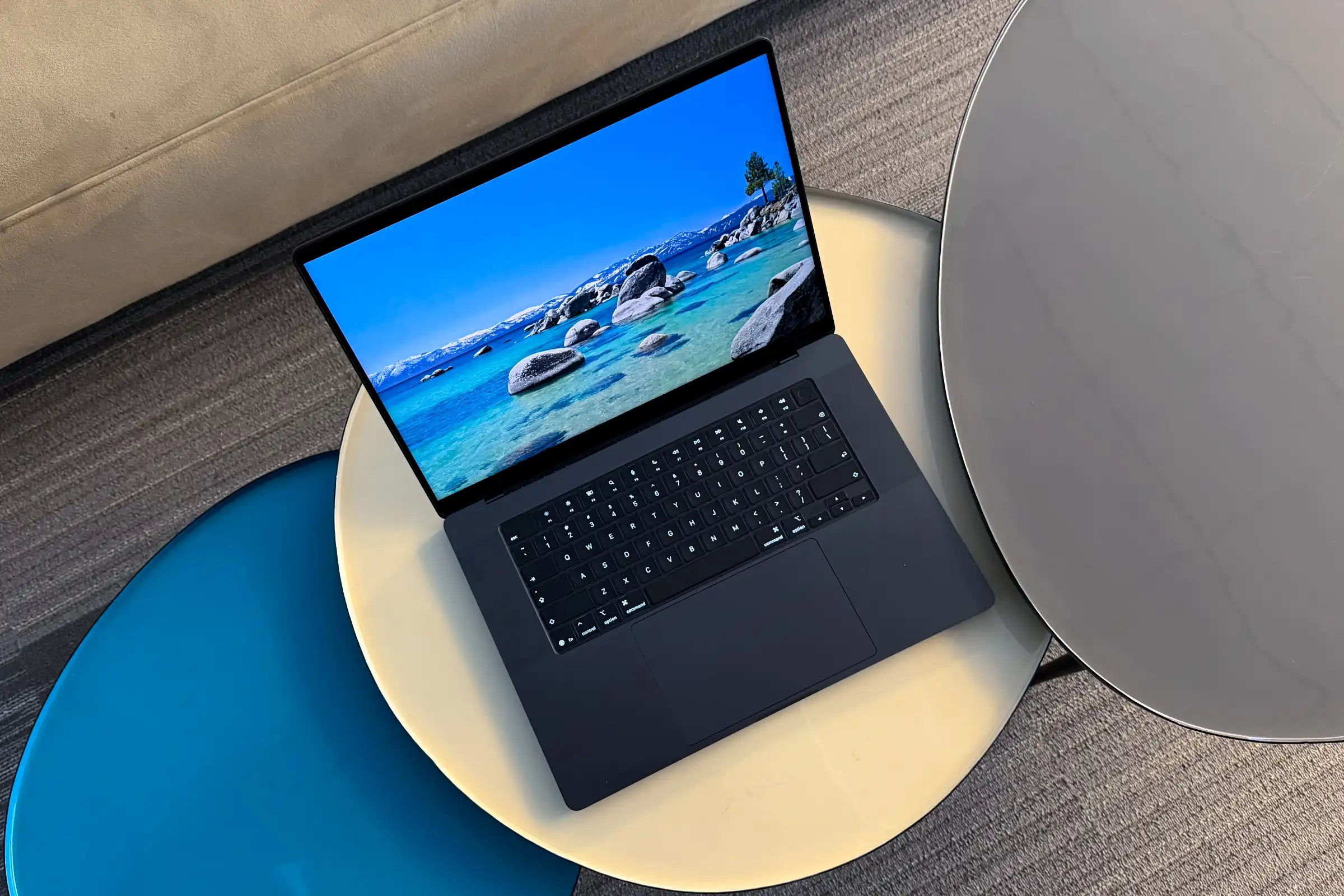 Актуальный MacBook Air подешевел в России на 10 тысяч рублей. А что с остальными ценами на компьютеры Apple?