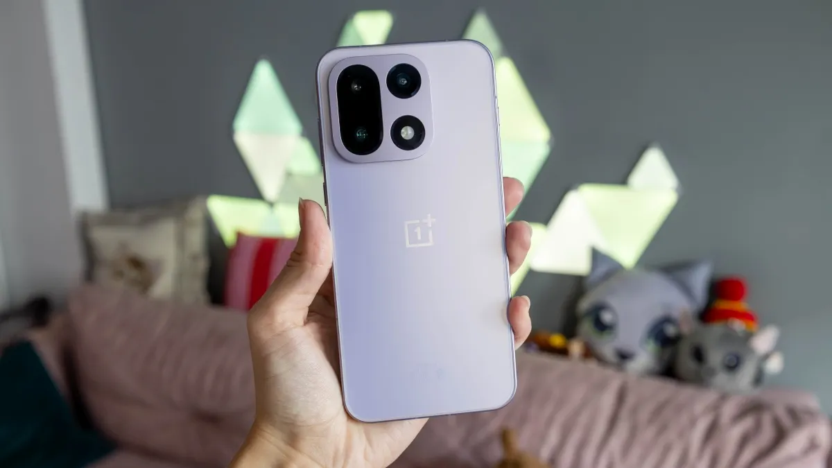 Срочно хватаем OnePlus 15. Флагман подешевел до неприличия