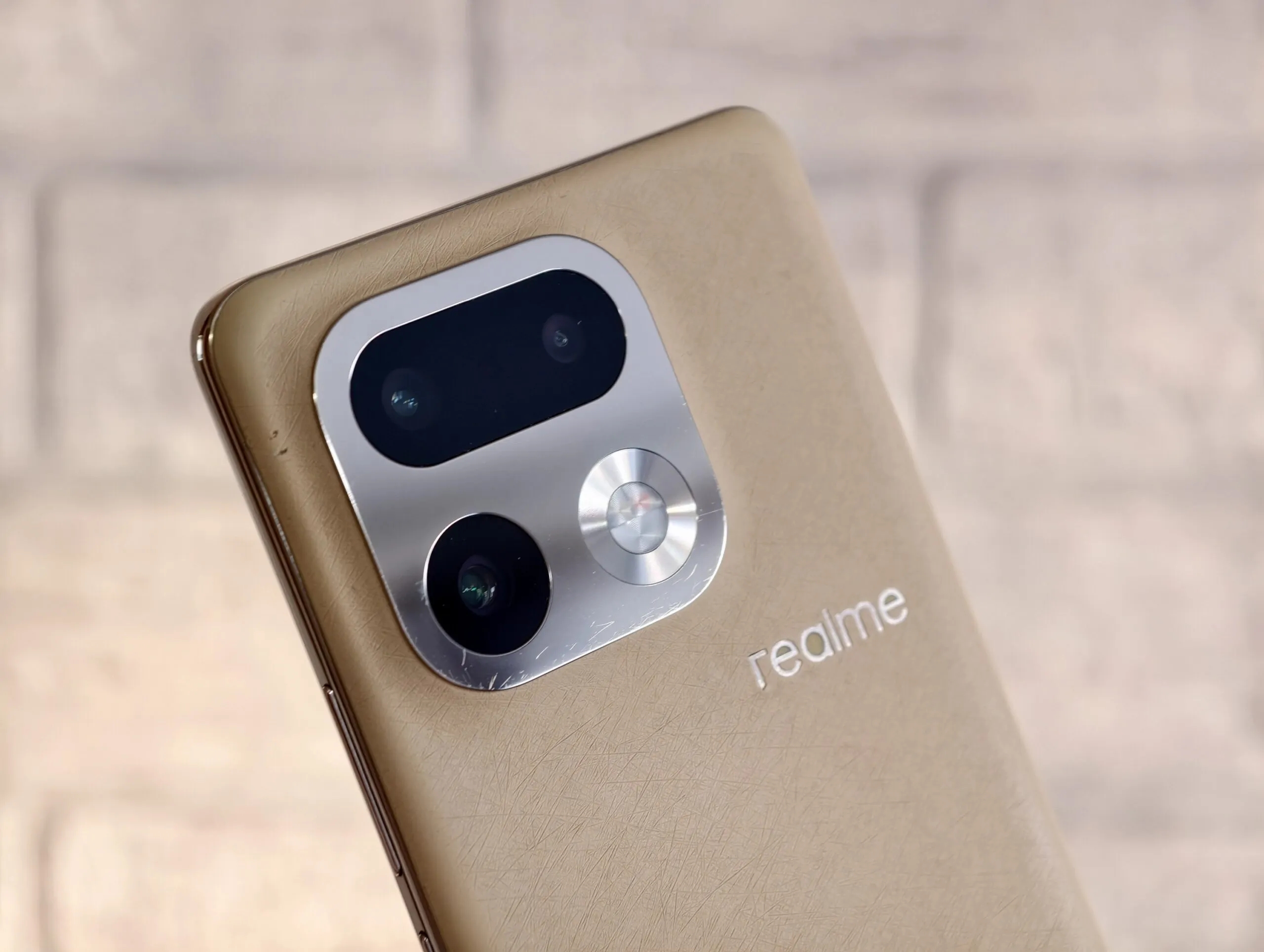 Таким должен быть идеальный камерофон. Хит Realme внезапно рухнул в цене 
