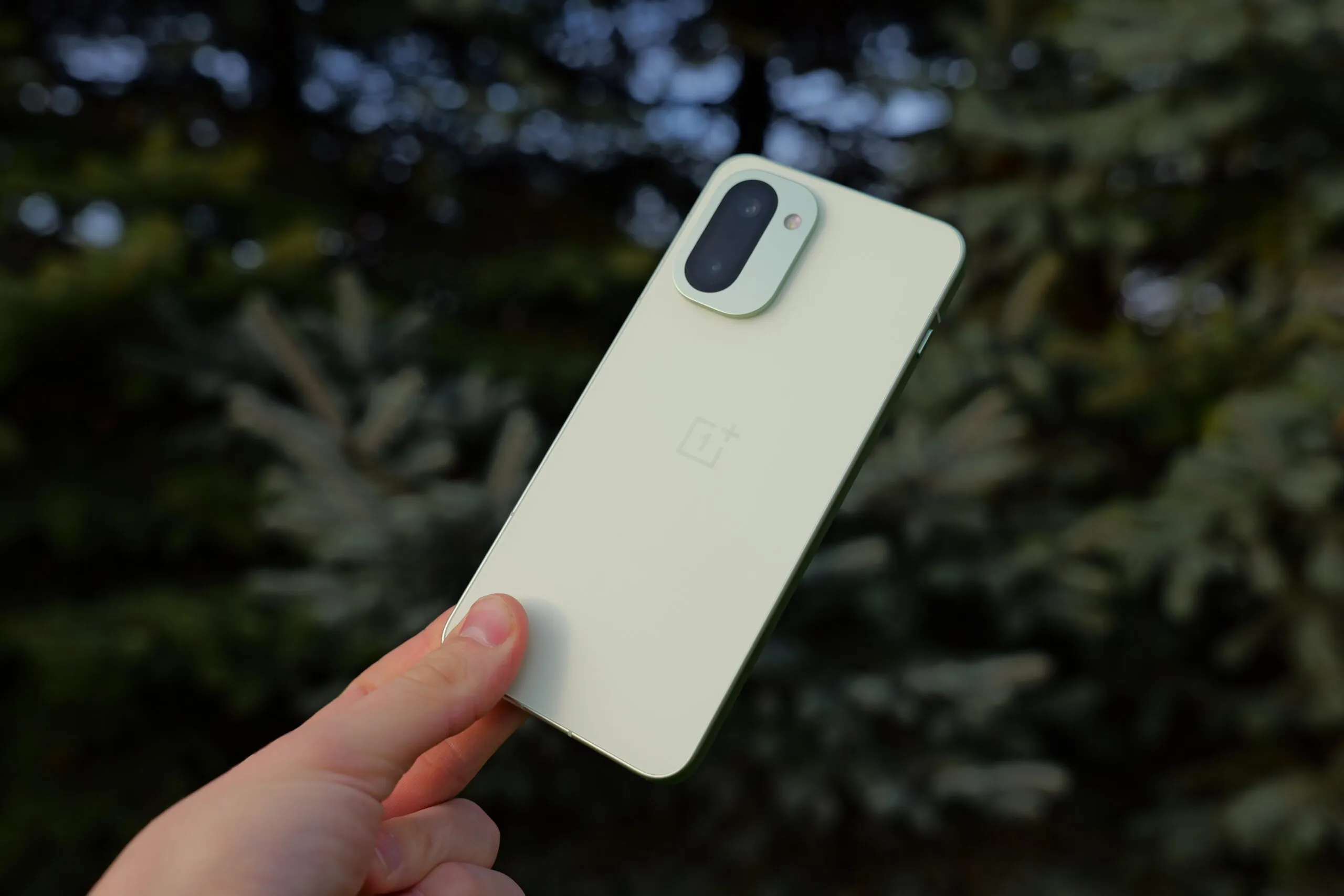 Этот OnePlus — самый выгодный субфлагман на рынке. Мы знаем, где его лучше брать 