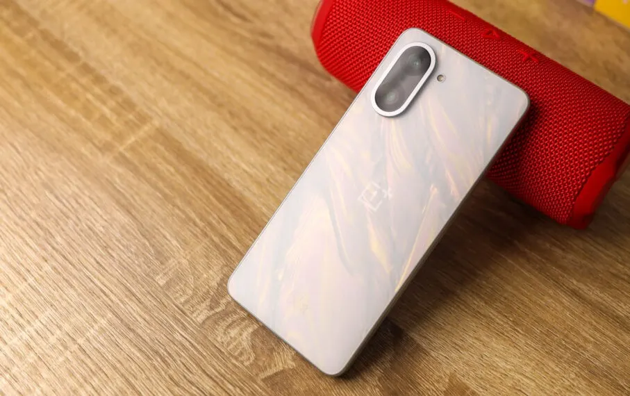«Достойный аппарат». Сбалансированный OnePlus сливают по минимальной цене 