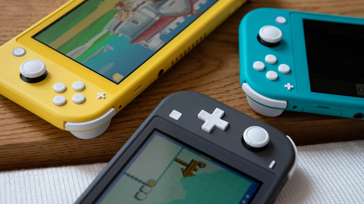 Стоит ли брать Nintendo Switch Lite в 2026 году? У этой дешевой консоли есть три фишки