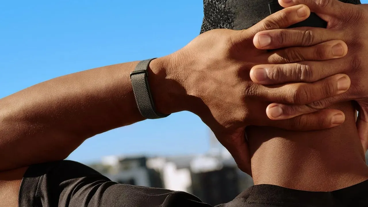 Google Fitbit Air мощно подешевел в России. Это главный фитнес-хит 2026