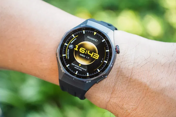 Забудьте про Apple Watch Ultra. Титановые часы Huawei рухнули в цене