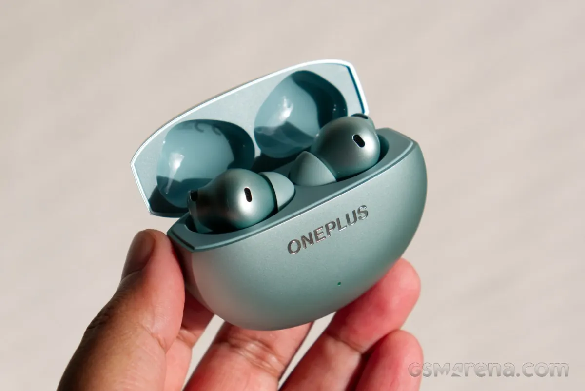 Эксперты назвали лучшие наушники до 5 тысяч. Они во многом круче AirPods