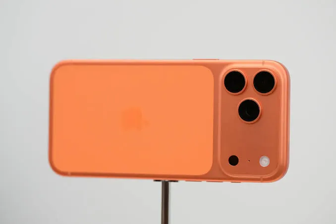 Практически все iPhone подорожали в России. Что теперь брать?