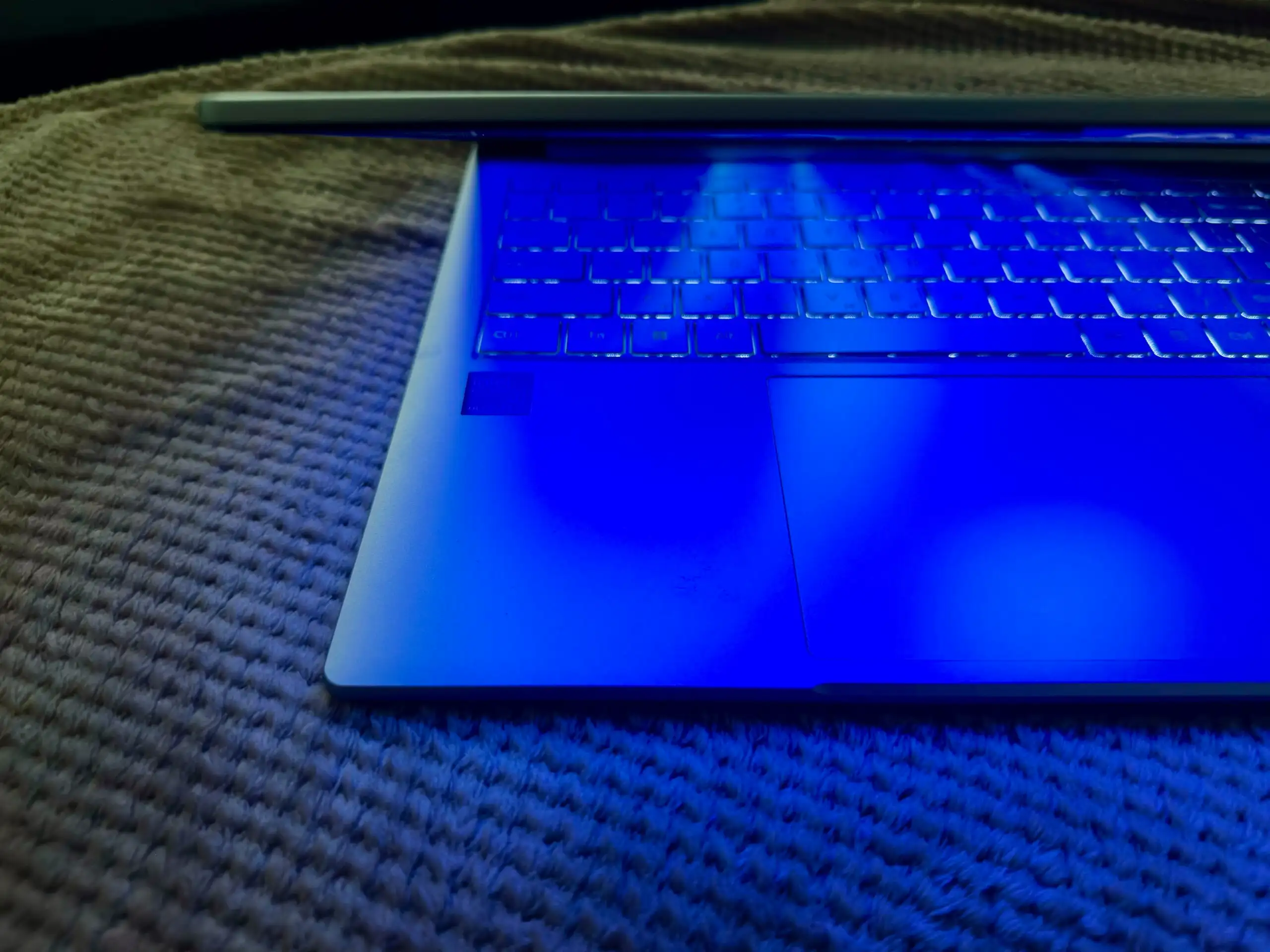 Acer Swift Lite 16 — возможно, самый легкий ноутбук на рынке. У него яркий и большой экран, клавиатура с подсветкой и хорошая автономность