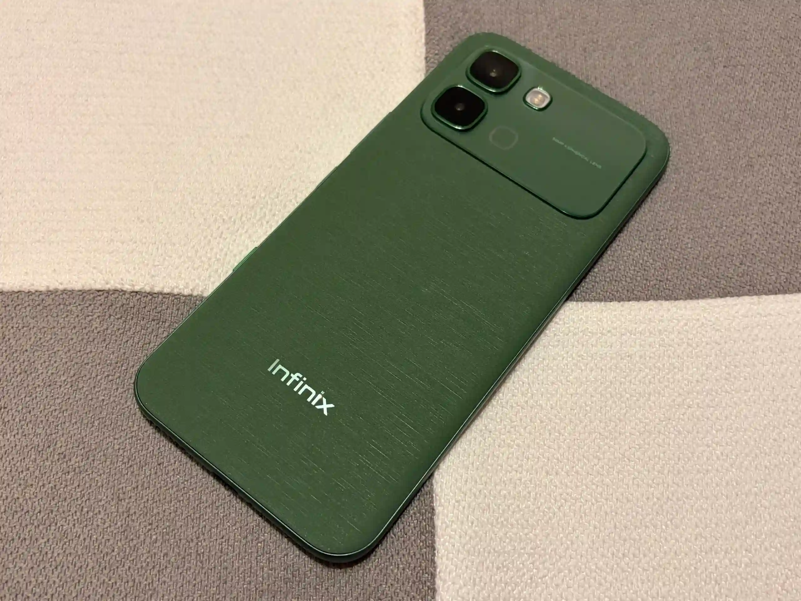 Обзор Infinix Note Edge. Тонкий и стильный смартфон с большой батареей и eSIM