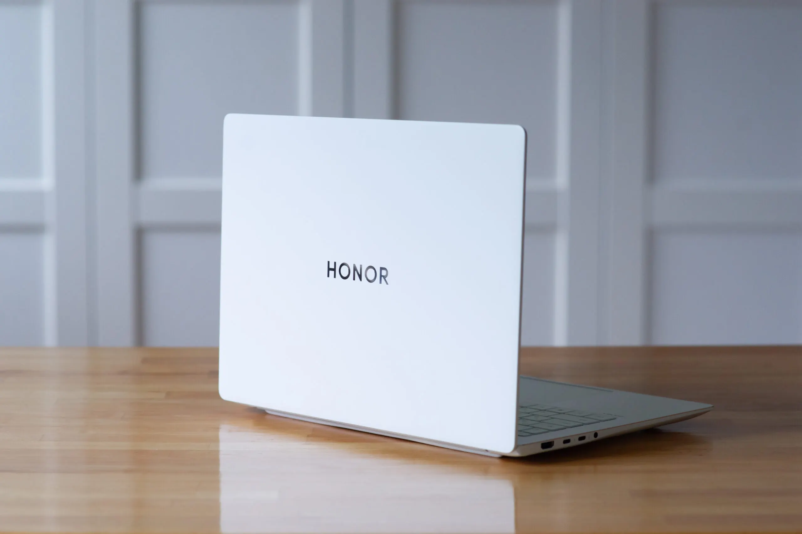 В России появились новые ноутбуки Honor MagicBook. Сейчас отдают со скидкой в 10 тысяч