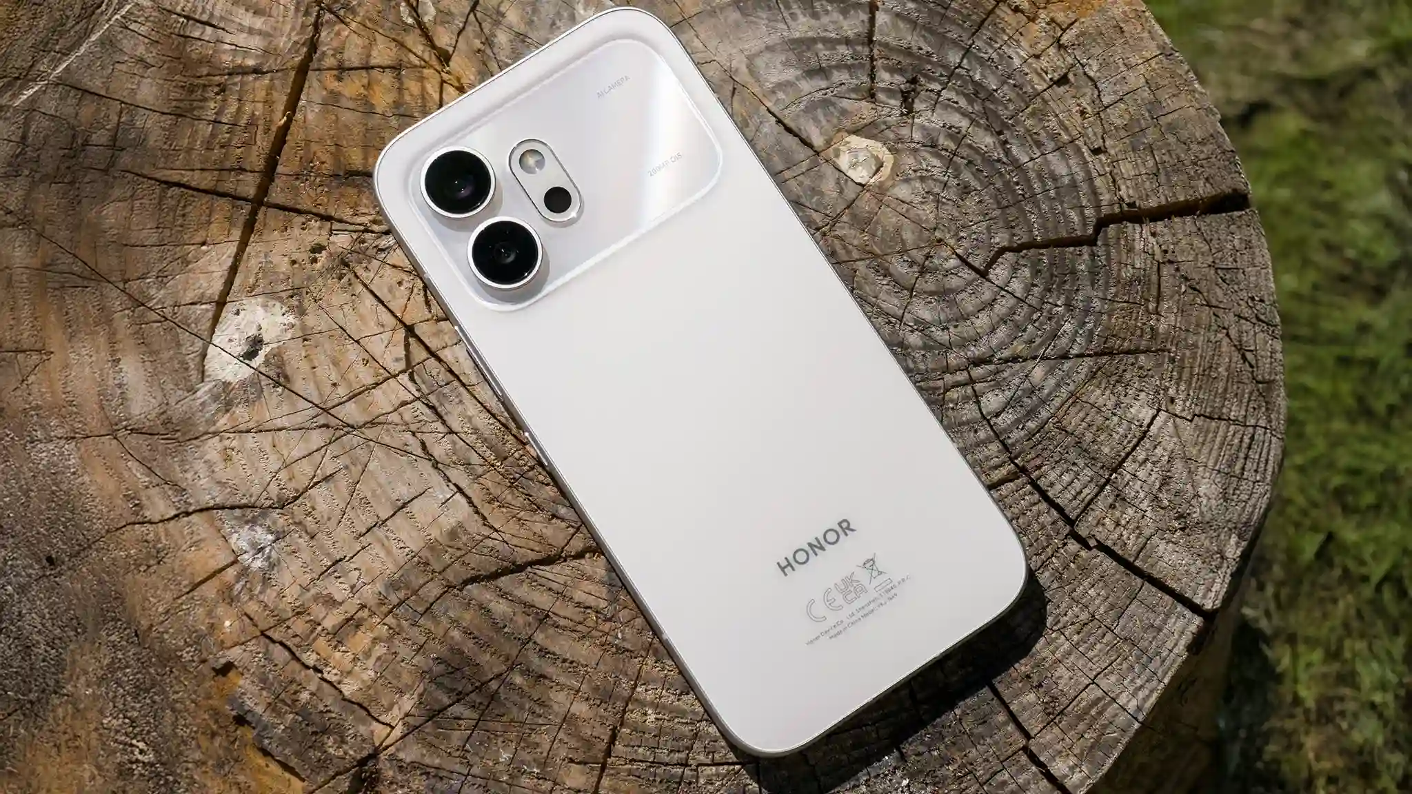 Что выбрать — Honor 600 или Google Pixel 10a? Сравнили популярные субфлагманы