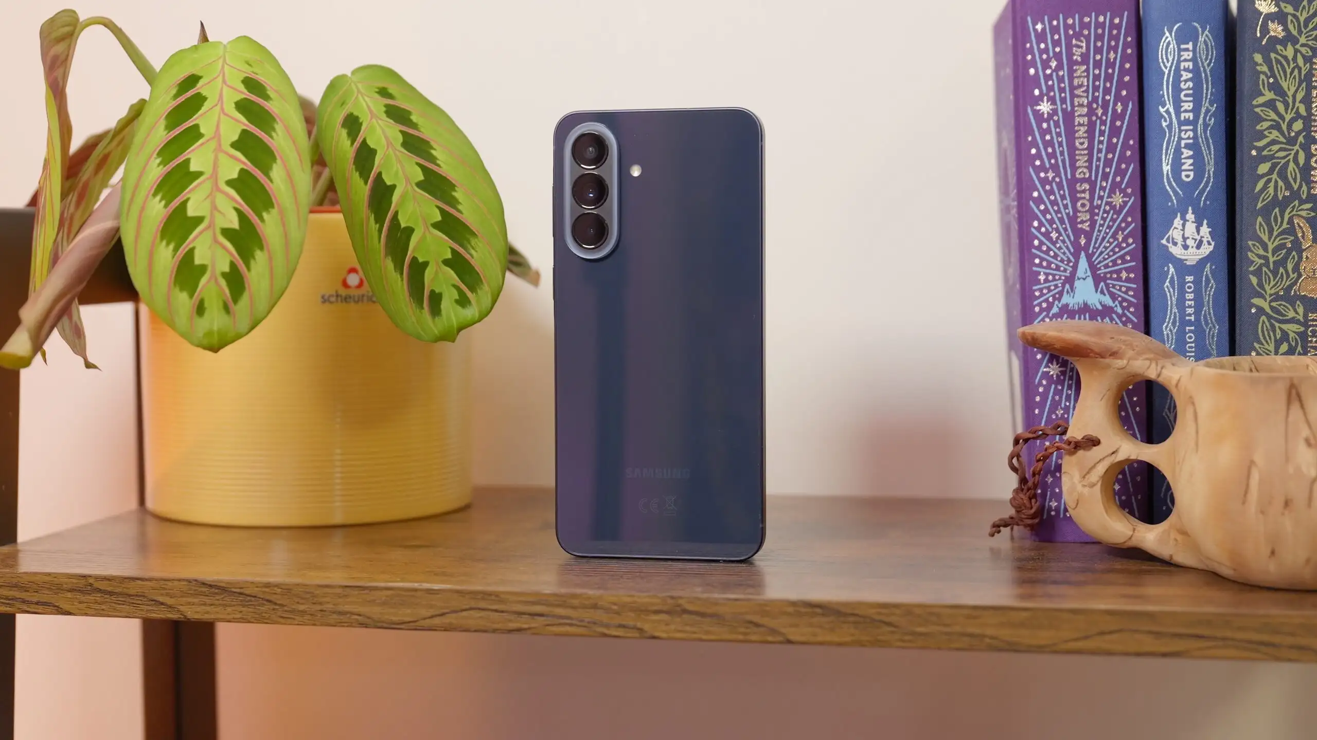 Что лучше — Samsung Galaxy A57 или OnePlus Nord CE6? Сравнение самых сбалансированных смартфонов рынка