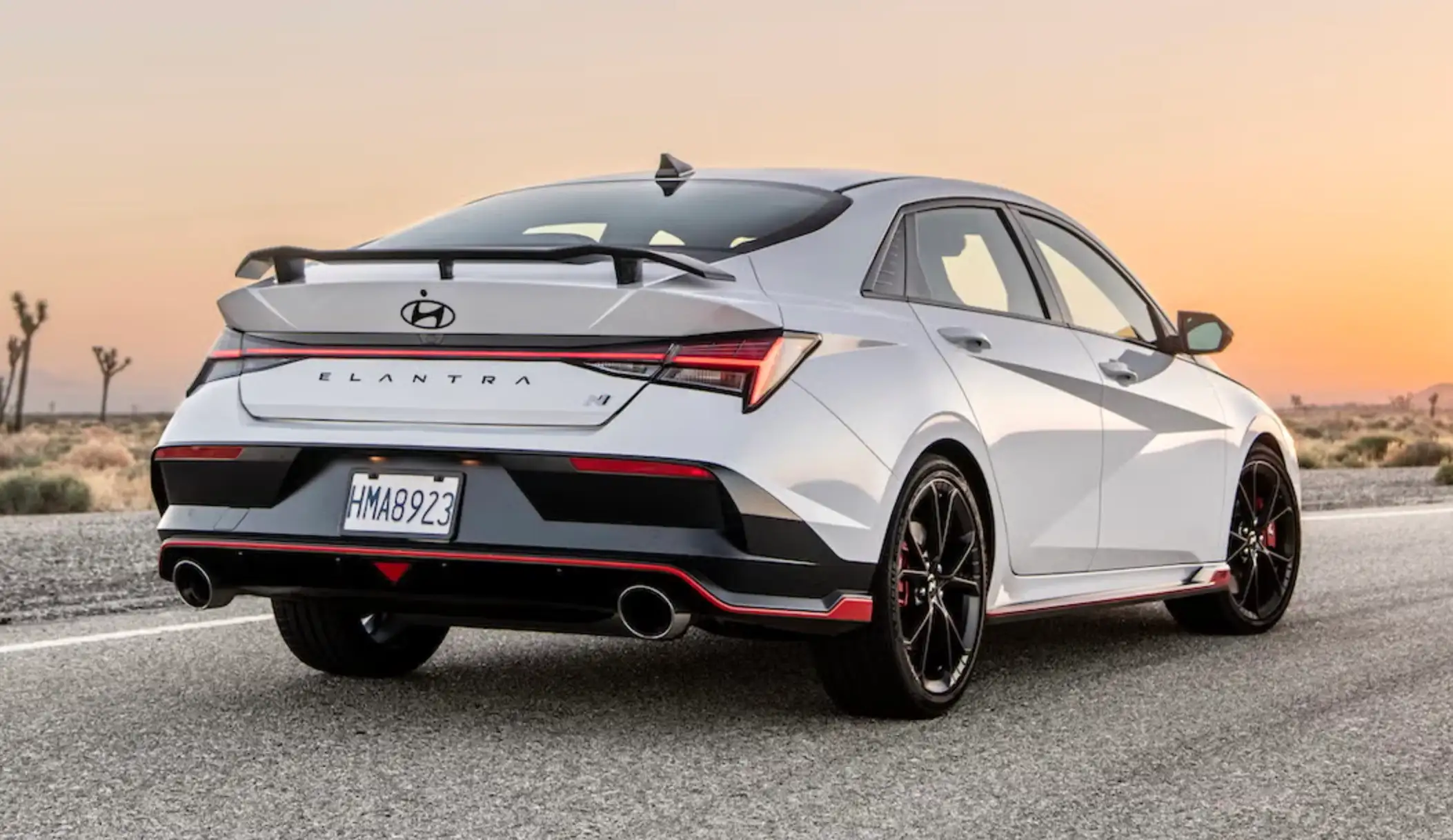 Hyundai Elantra снова появился в России. Теперь седан дешевле отечественных автомобилей