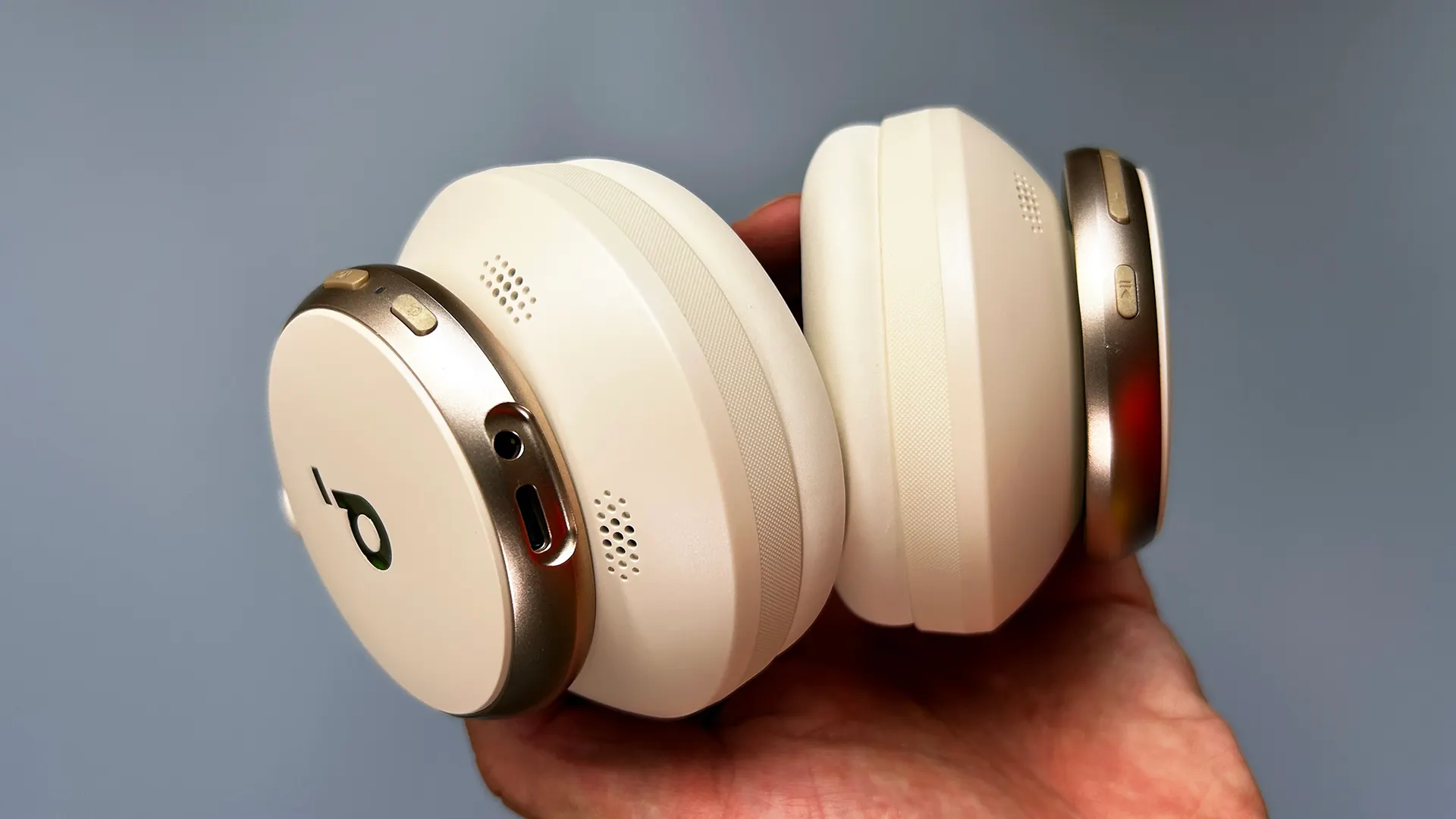 3 крутые модели полноразмерных наушников. От хитовых JBL до премиальных Anker