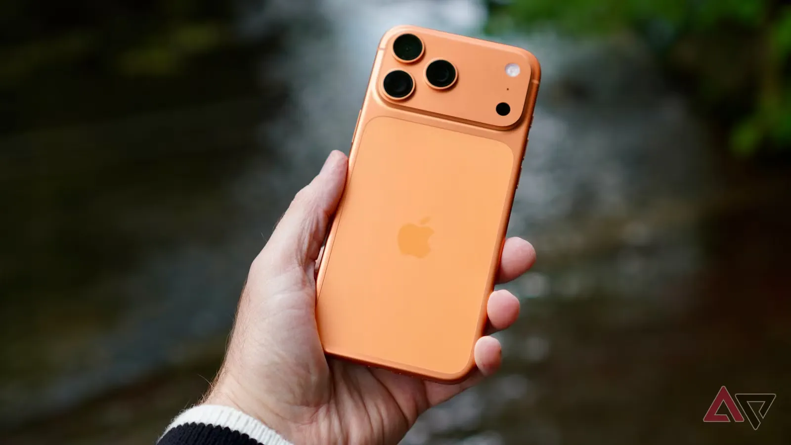 iPhone 17 Pro Max резко подешевел. А что с ценами на другие смартфоны Apple в России?