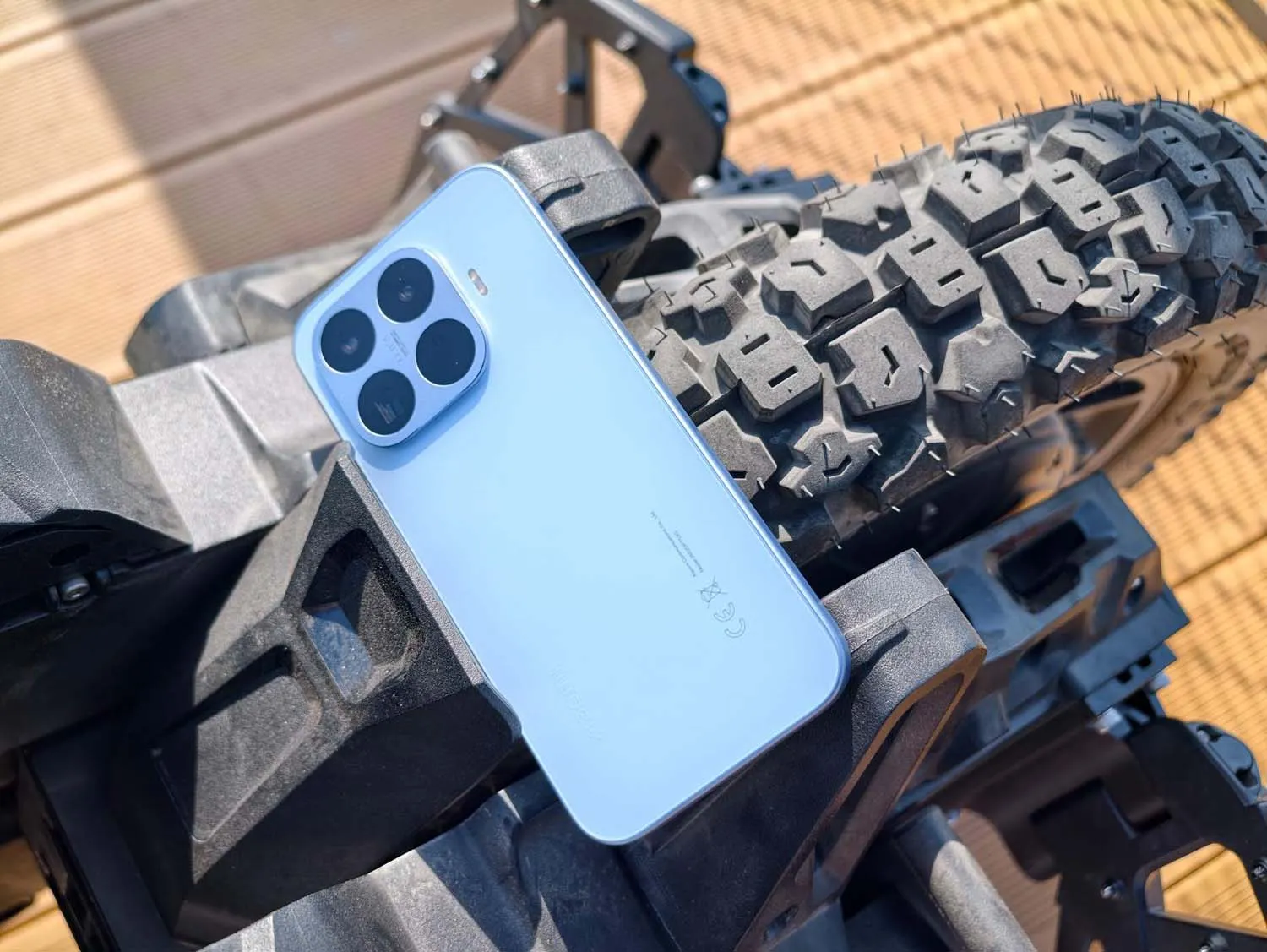 Что лучше — Samsung Galaxy S25 FE или Xiaomi 17T? Сравнение хитовых субфлагманов