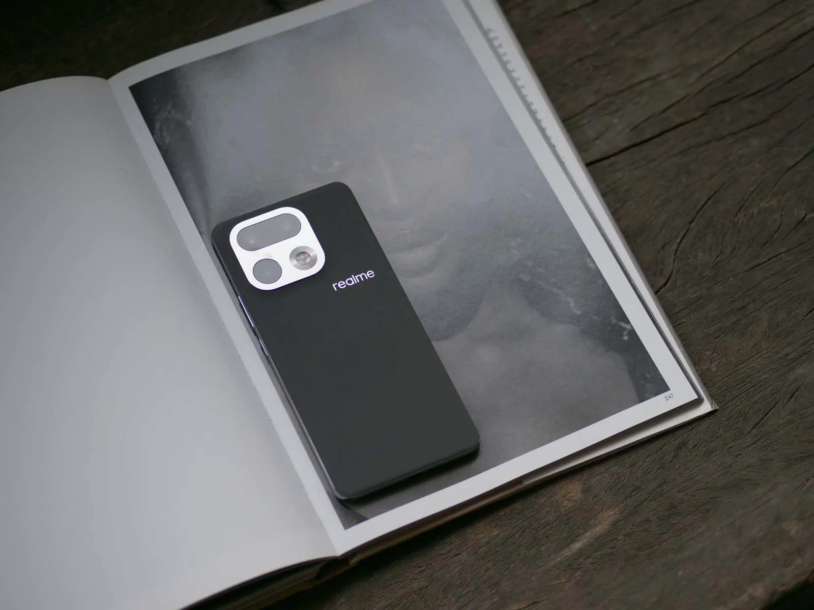 Самое время брать Realme 16 Pro+. Сбалансированный камерофон рухнул в цене