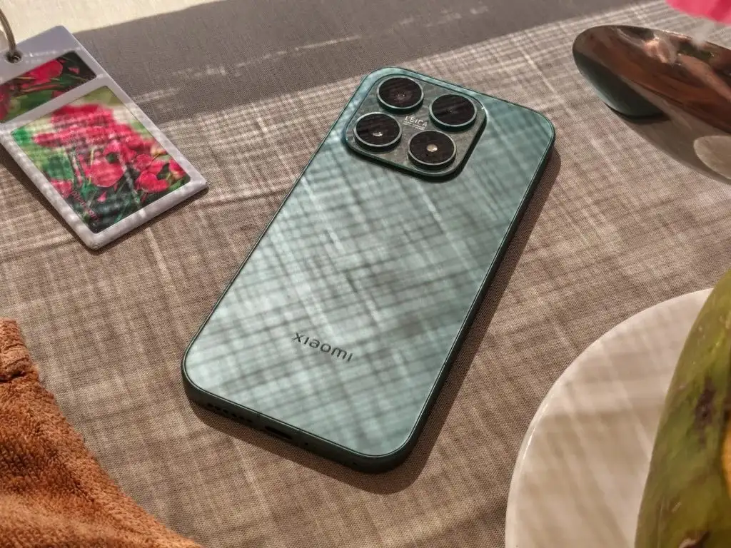 Главный компакт Xiaomi рухнул в цене. У него топовая производительность и мощная оптика 