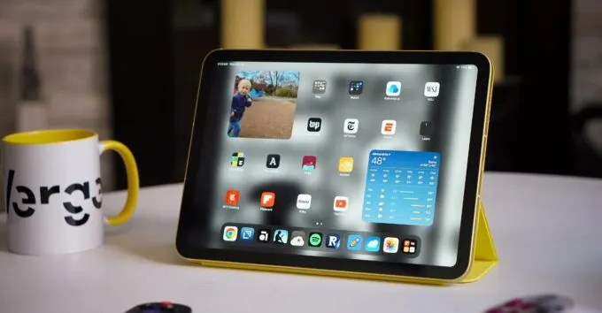 iPad (2025)