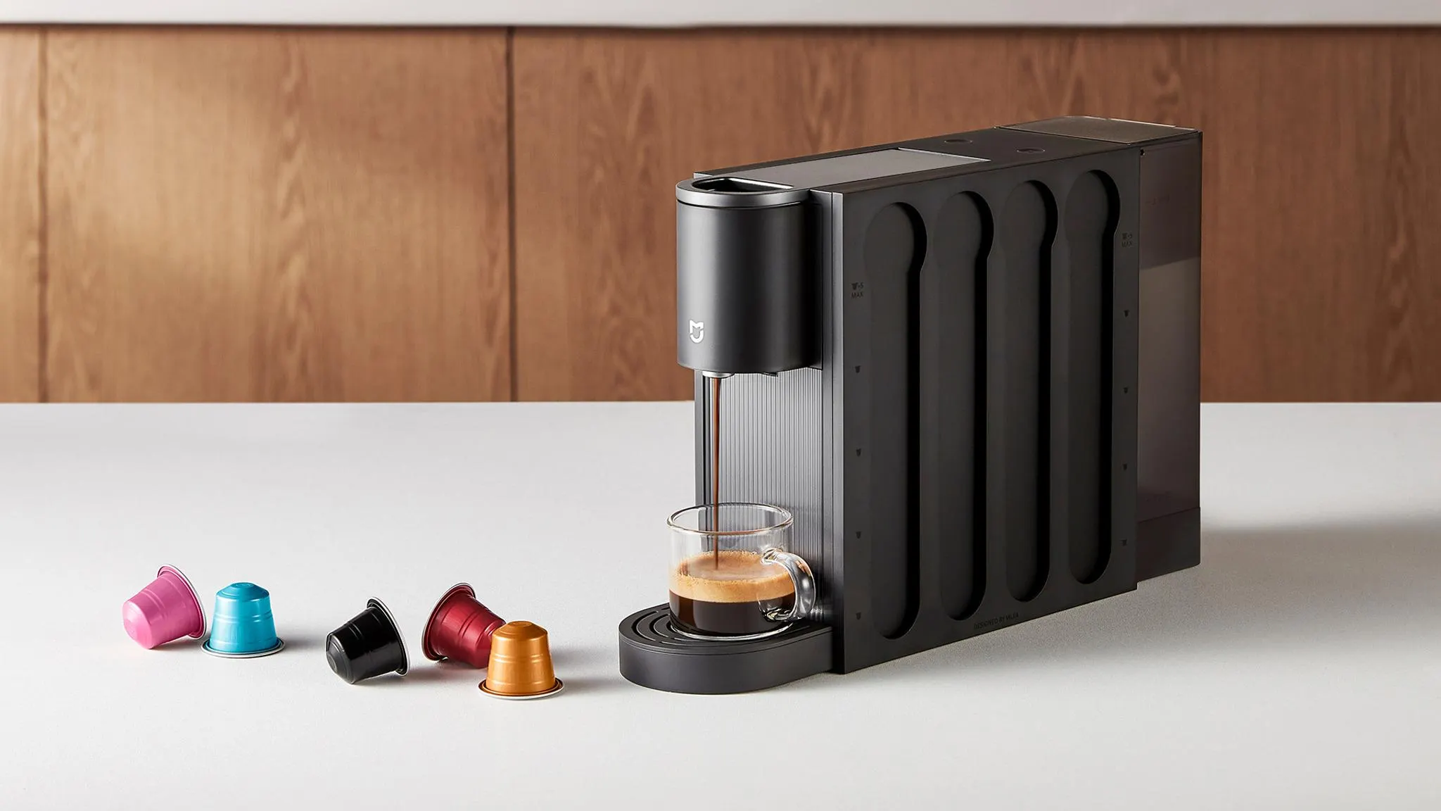 «Кофе готовит вкусным и ароматным». Хитовую кофемашинку Xiaomi сливают за бесценок 