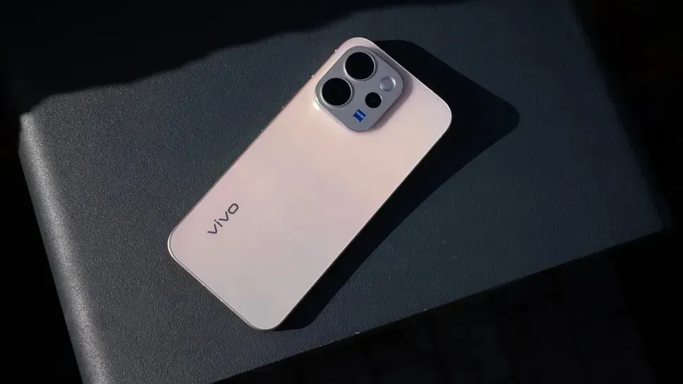 7 главных фишек vivo V70 5G. Это смартфон, который стоит взять вместо флагмана
