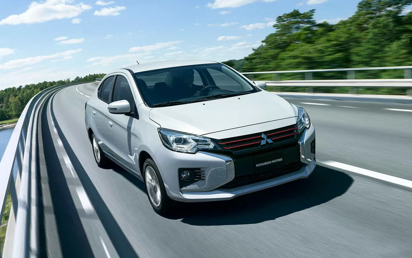 Этот седан Mitsubishi стоит меньше Lada Vesta. Неприхотливая машина популярна у таксистов