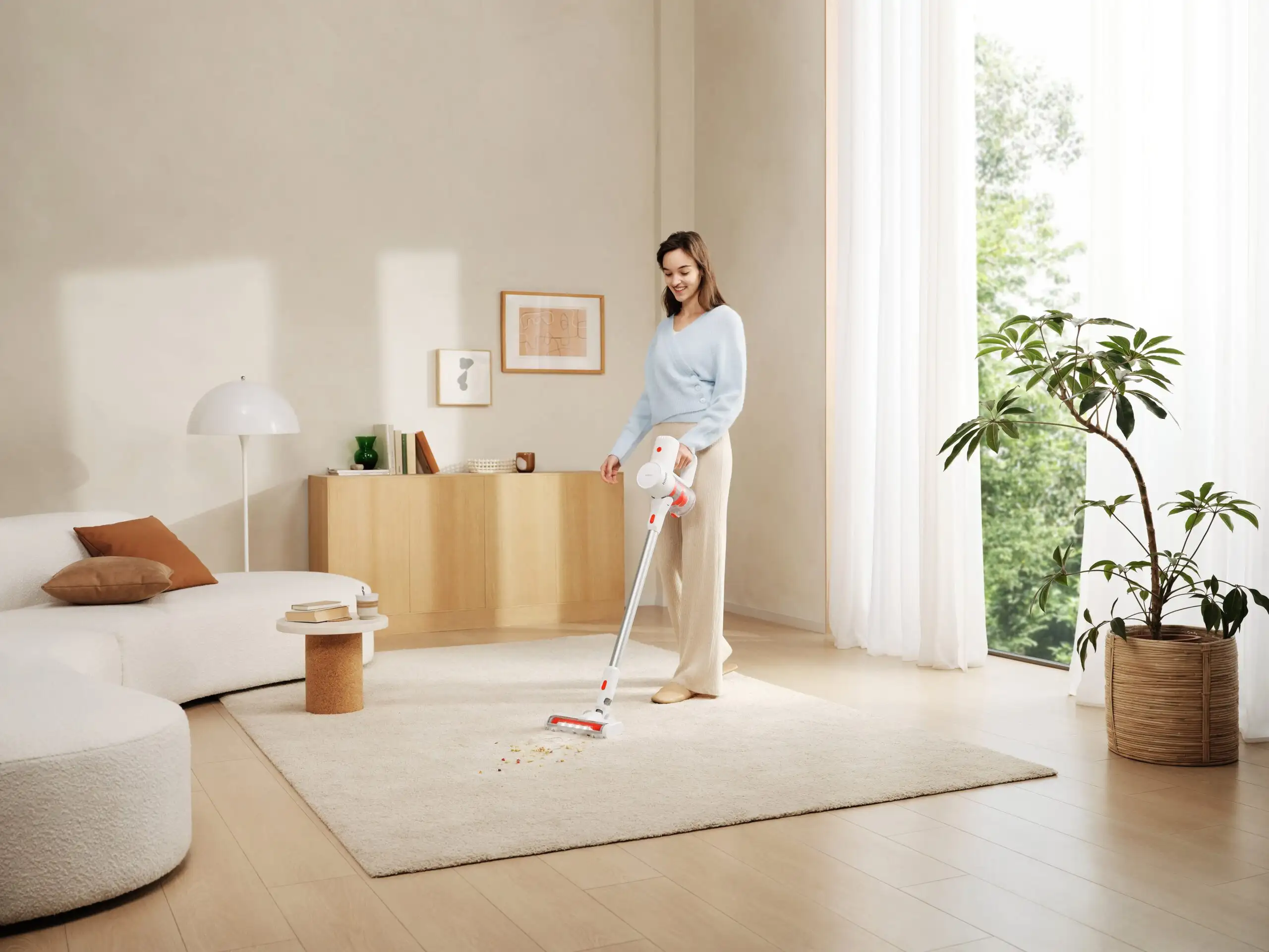 «Очень компактный и мощный». Хитовый беспроводной пылесос Xiaomi подешевел на Маркете 