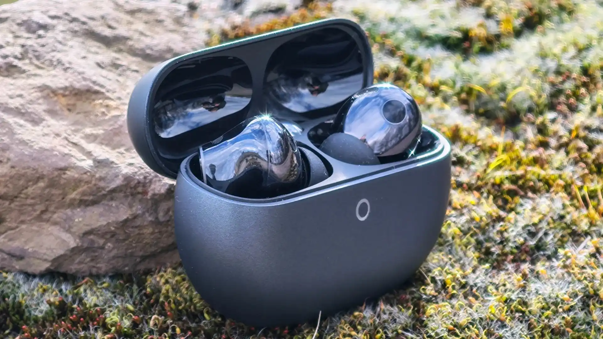 Huawei FreeBuds Pro 5 — лучшие наушники по соотношению цены и качества. Они окончательно рухнули в цене