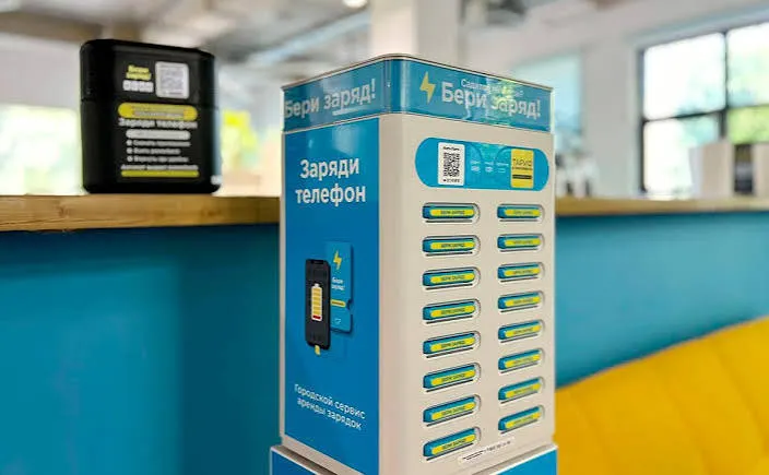 Как взять пауэрбанк в аренду, если смартфон уже сел? В Яндексе предложили гениальный способ