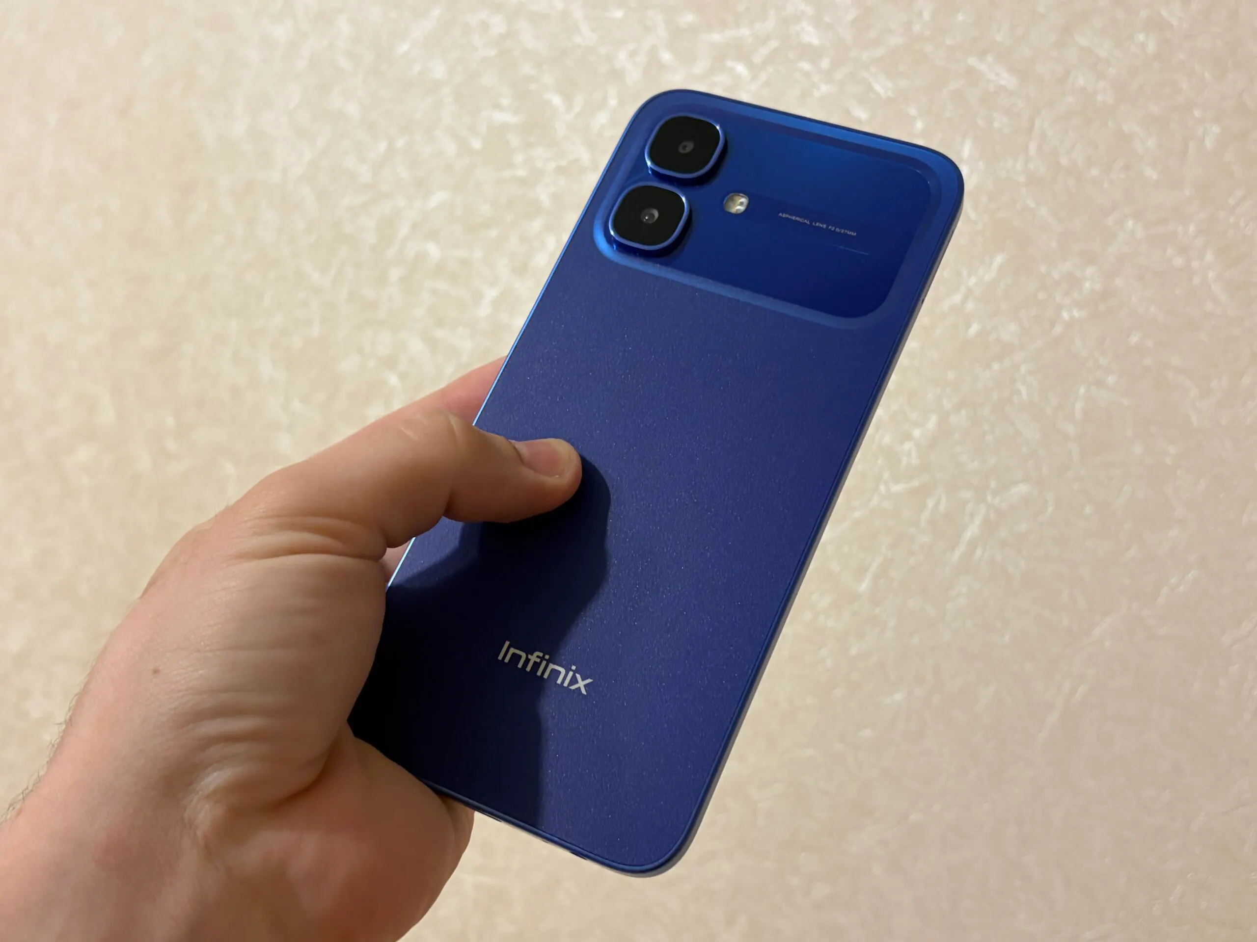 Смартфон Infinix Smart 20
