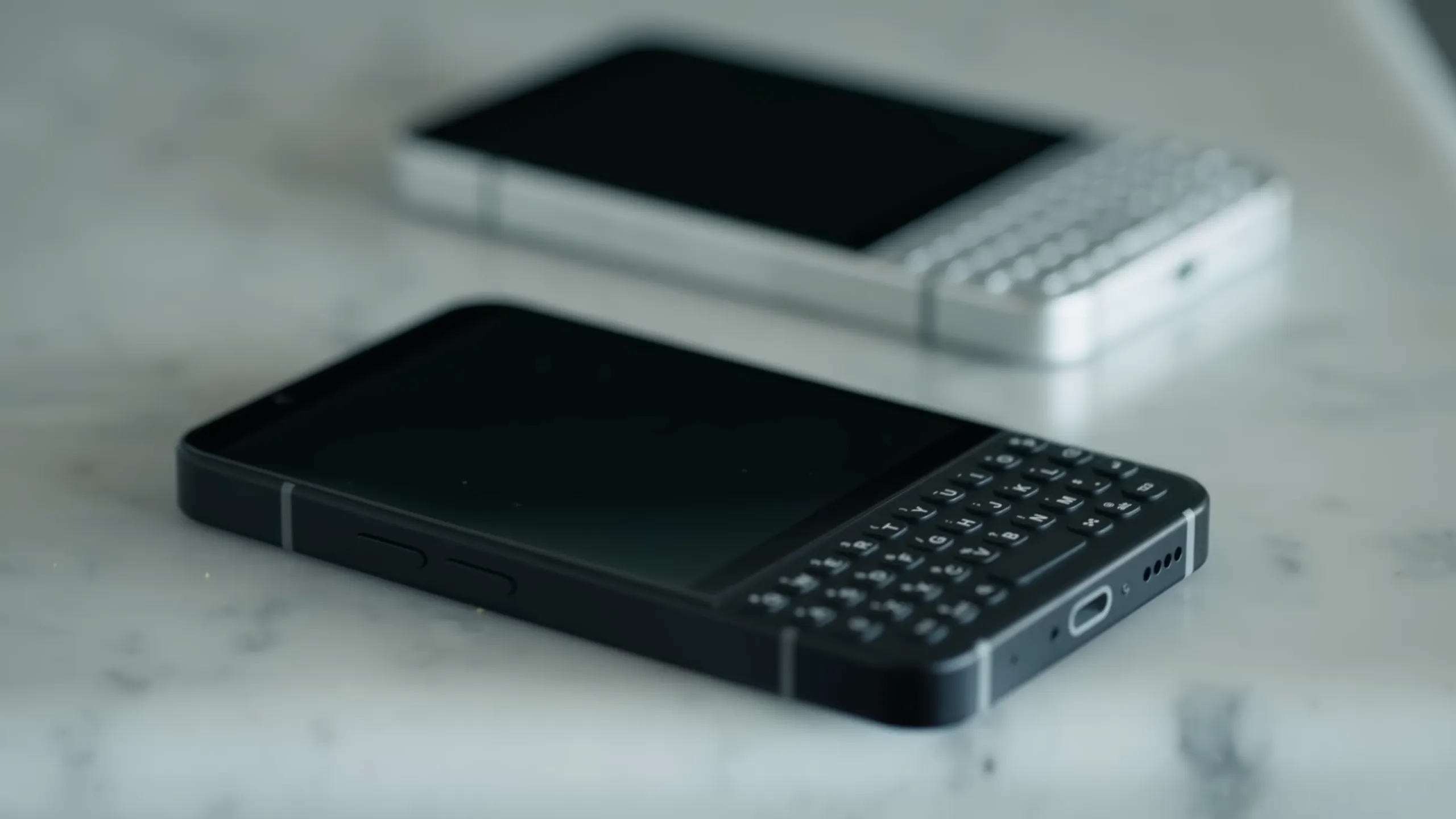 Это самый красивый клон BlackBerry. Вот как выглядит и что умеет Minimal Phone 2
