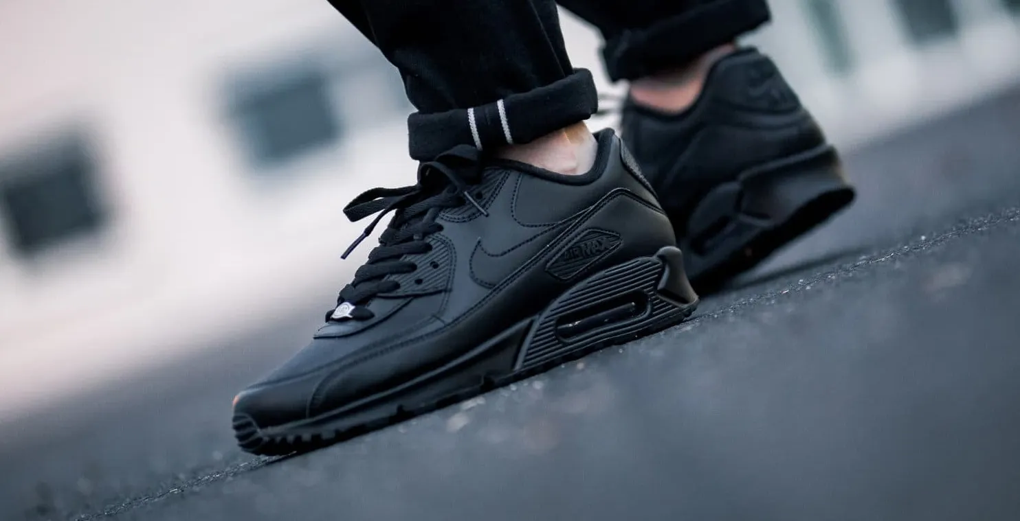 Кроссовки от Nike получили сочные скидки. Эти модели радуют дизайном и наполнением