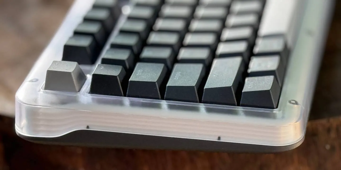 2 шикарные клавиатуры от Logitech и Satechi сливают за бесценок. Они прослужат вам вечность