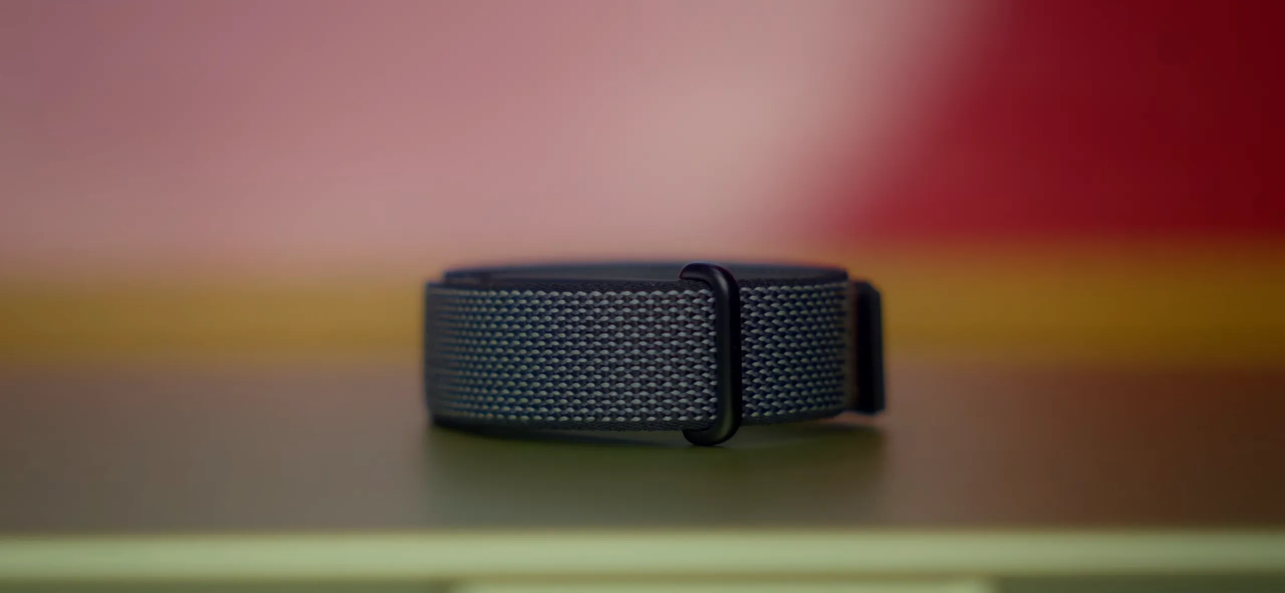 Что умеет Google Fitbit Air? Все плюсы и минусы фитнес-трекера без экрана