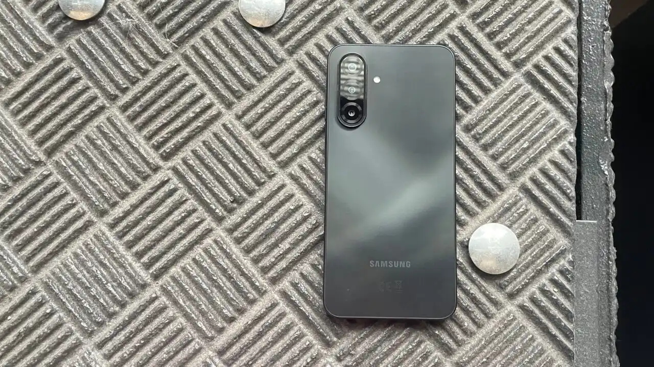 Главный бюджетник Samsung Galaxy подешевел на Маркете. Хватаем, пока он есть в наличии