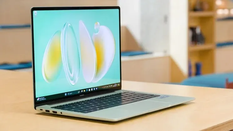 Убийца MacBook Air от Huawei внезапно подешевел. У него роскошный OLED-экран и компактный корпус