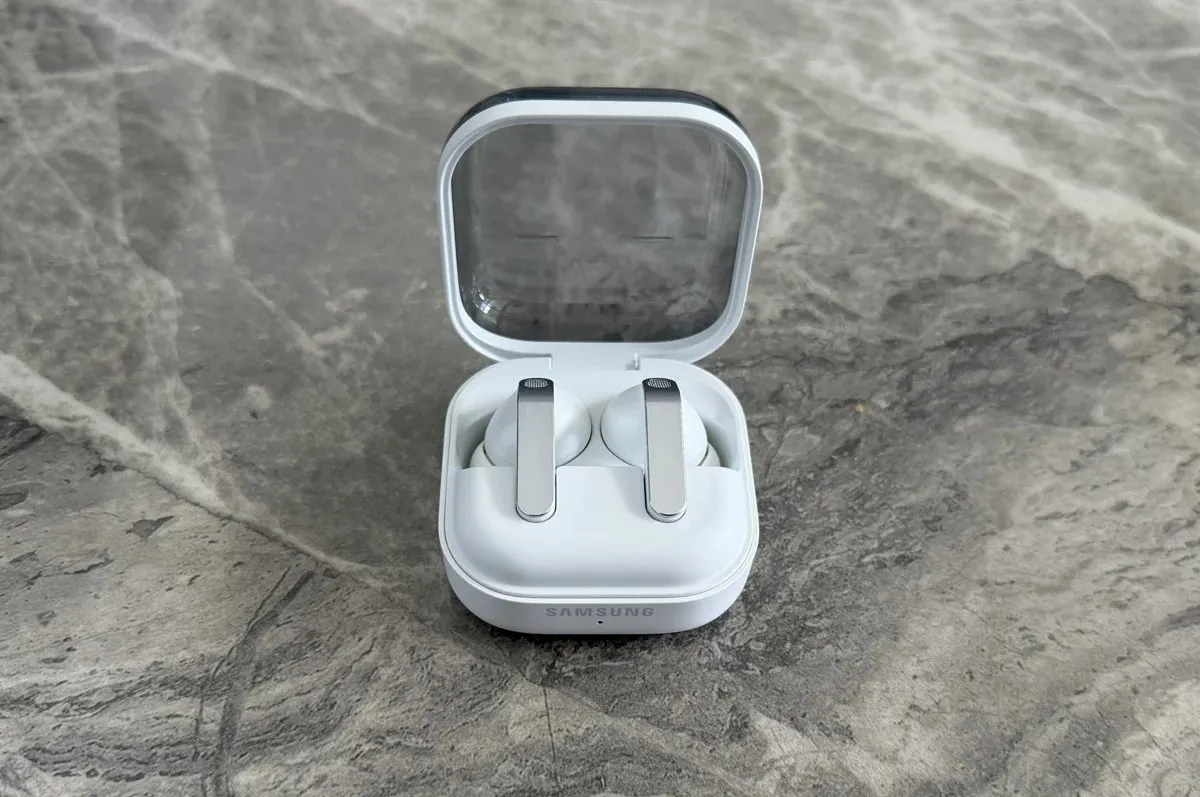 Срочно хватаем Samsung Galaxy Buds4 Pro. Флагманские наушники рухнули в цене 