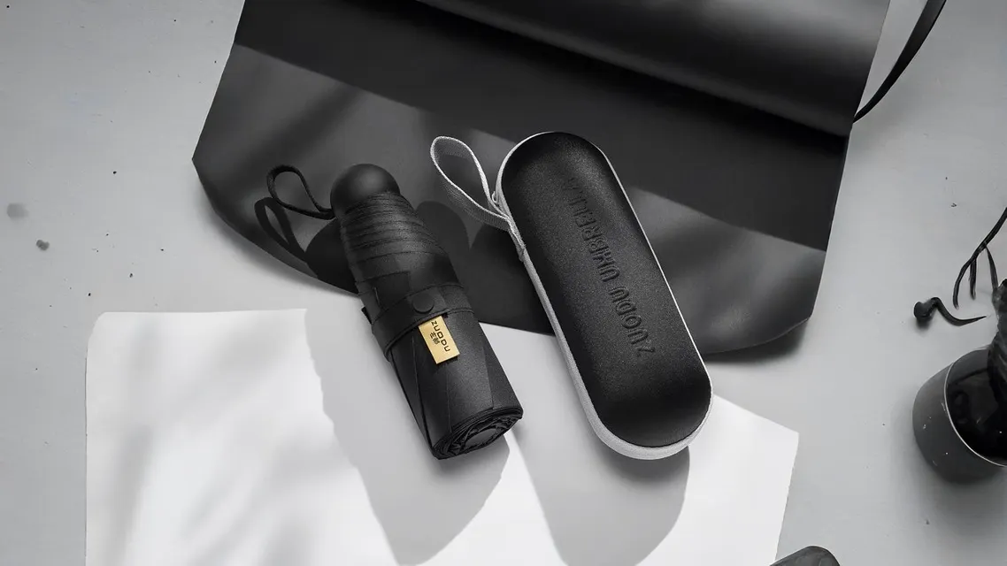 Ультракомпактный зонт Xiaomi отдают за гроши. Самая полезная покупка на осень и зиму