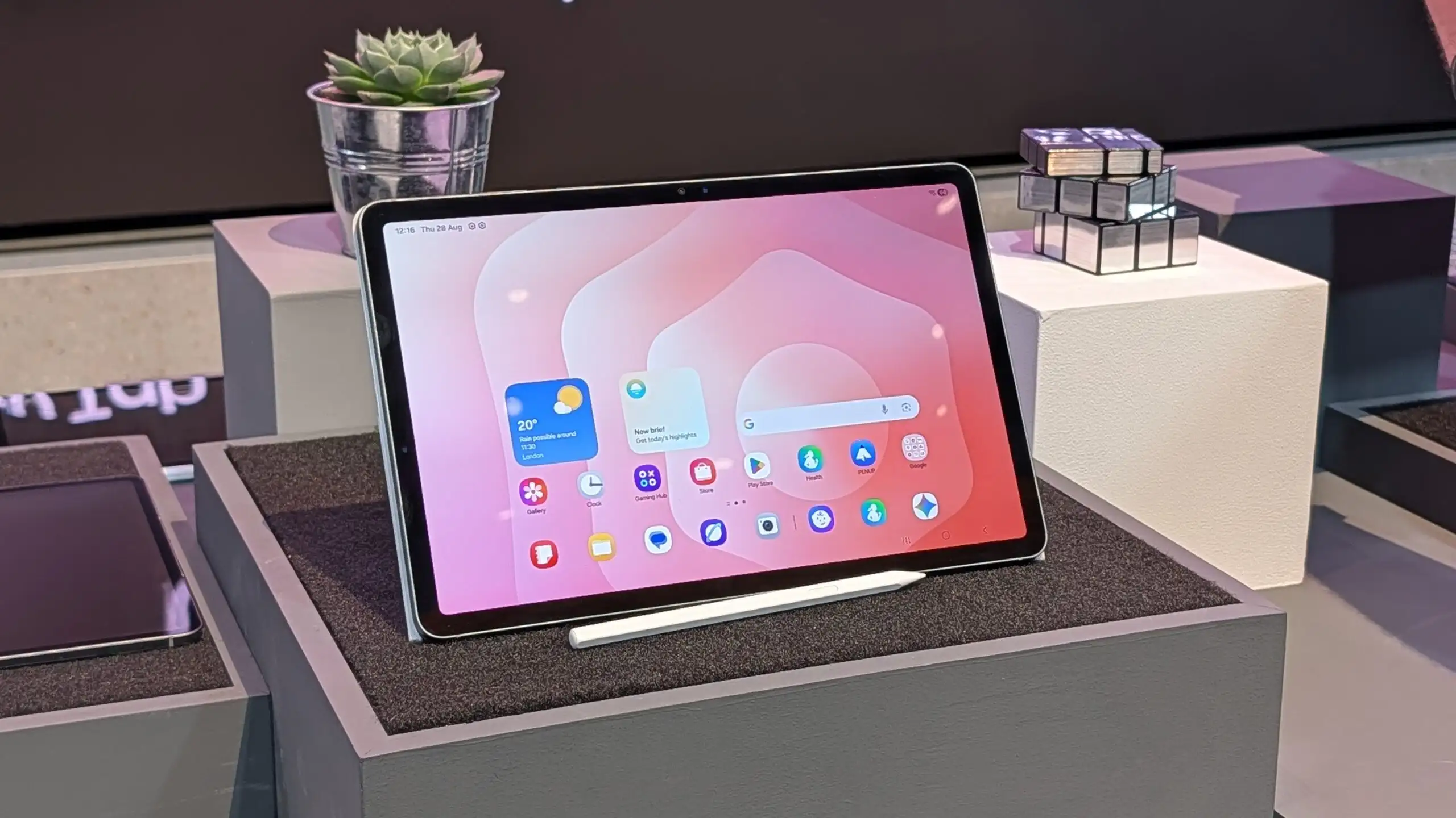 Samsung Galaxy Tab S11 — главный конкурент iPad. Мы знаем, где забрать его с жирной скидкой