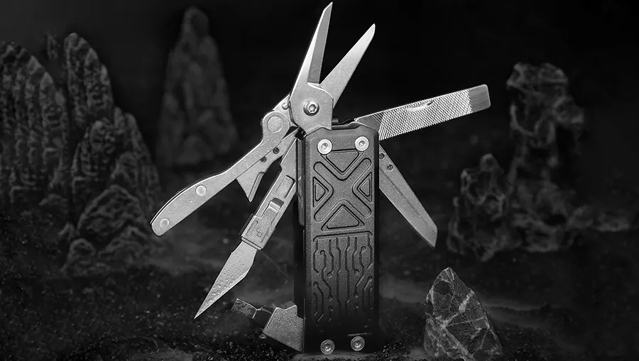 Нашли компактный мультитул Xiaomi по минимальной цене. У него 10 полезных функций