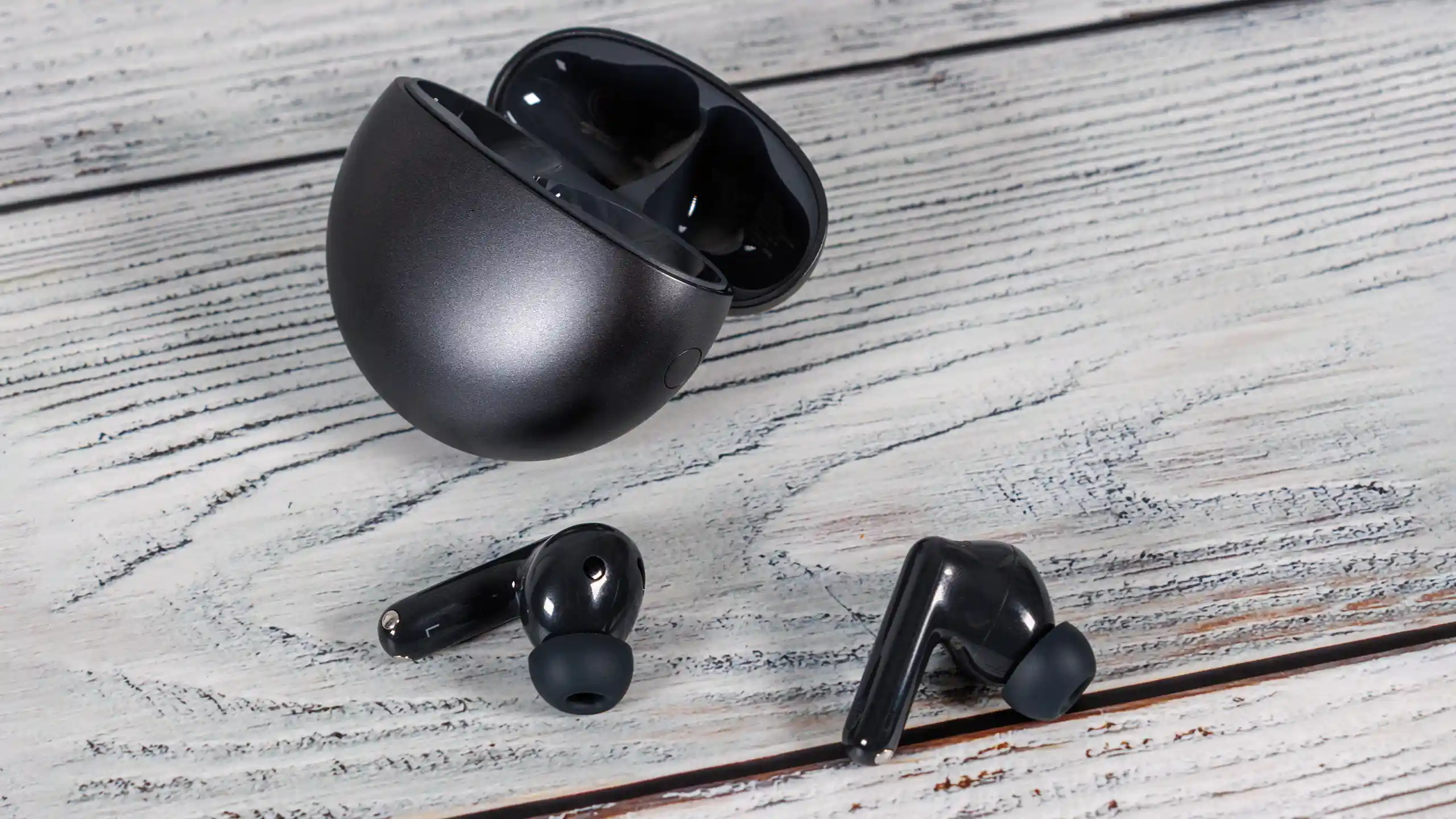 Дешевле AirPods, но круче во всем. Разбор хитовых наушников Huawei